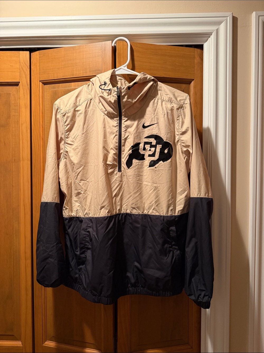 Nike Two-Tone CU Buffalo Windbreaker Jacket - Cream & Black